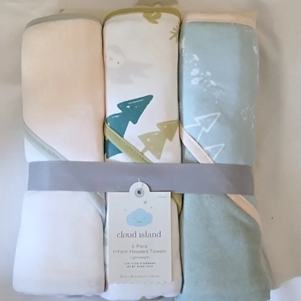 NWT Cloud Island 3pk Infant Towels